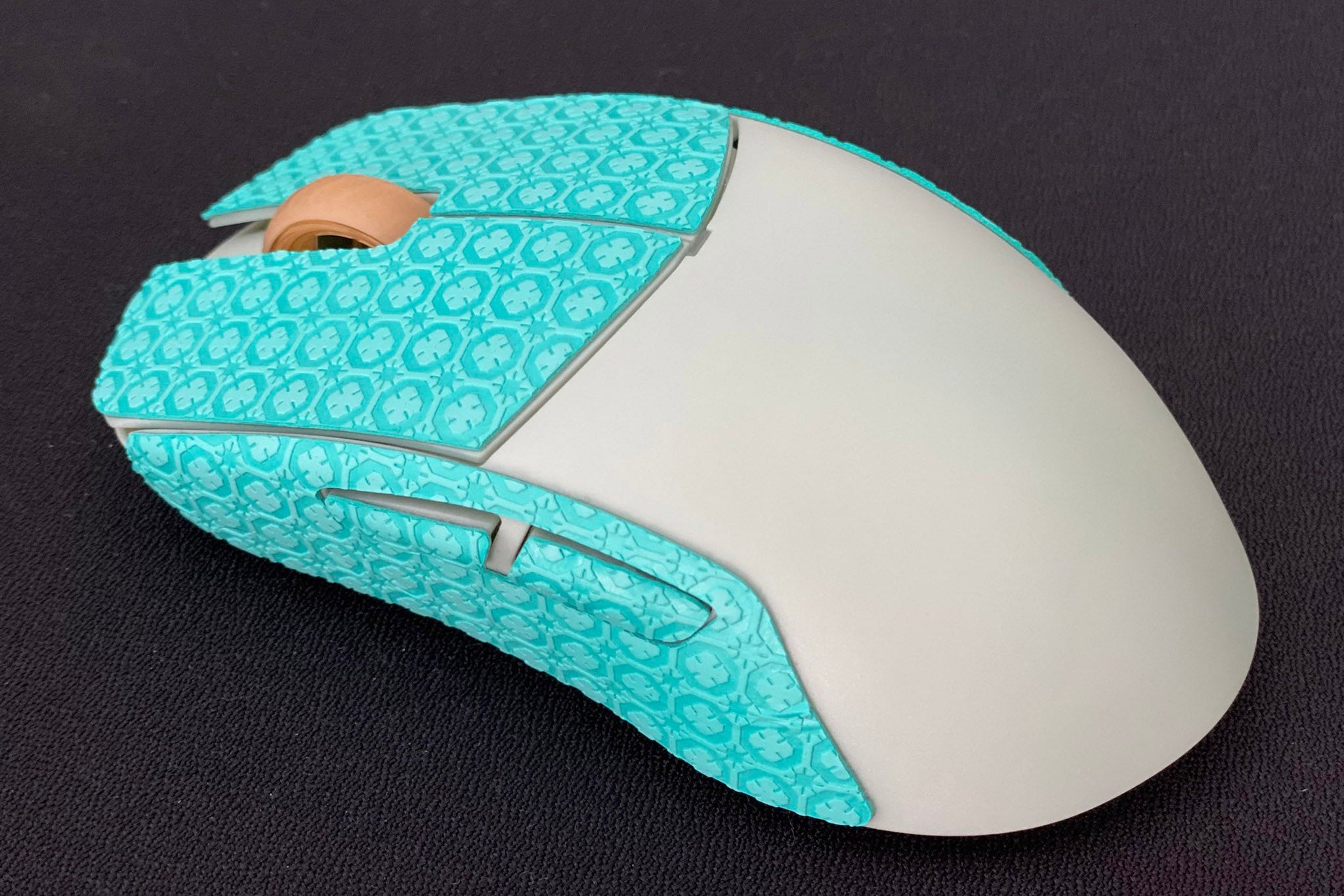 Nên chọn grip tape nào cho chuột Lamzu Atlantis? - So sánh grip tape Lamzu và Corepad.