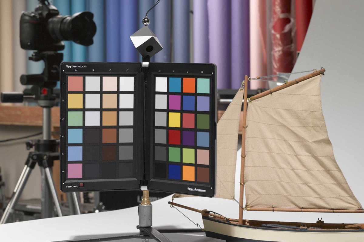 Sửa sai màu video bằng một click chuột - DaVinci Resolve kết hợp SpyderCHECKR.