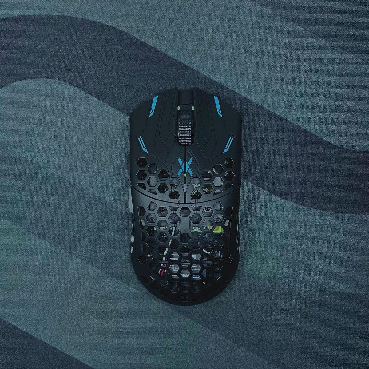 Chuột không dây siêu nhẹ Finalmouse UltralightX.