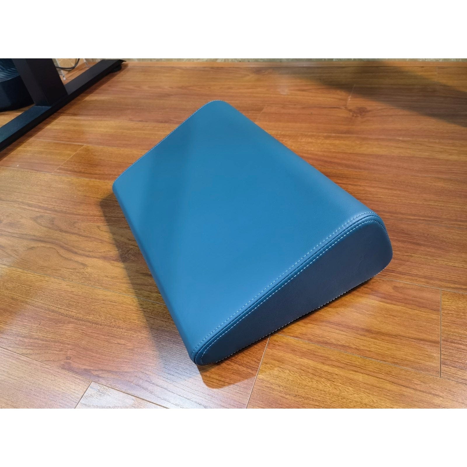 Kệ để chân ghế văn phòng cao cấp - Da Microfiber.