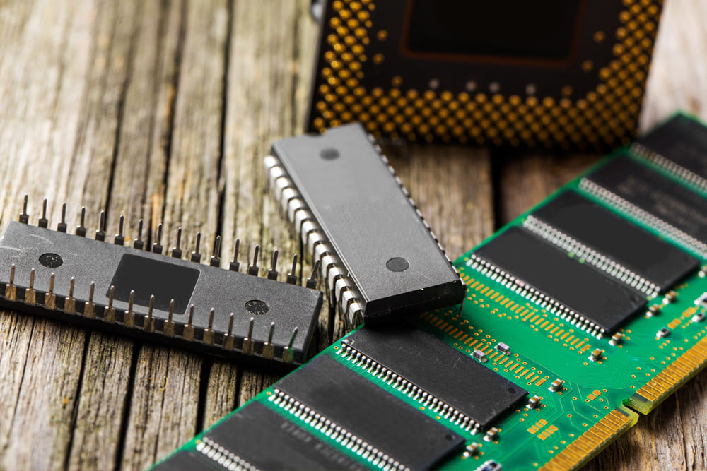 Bộ nhớ RAM và ROM là gì? Phân biệt RAM và ROM như thế nào?