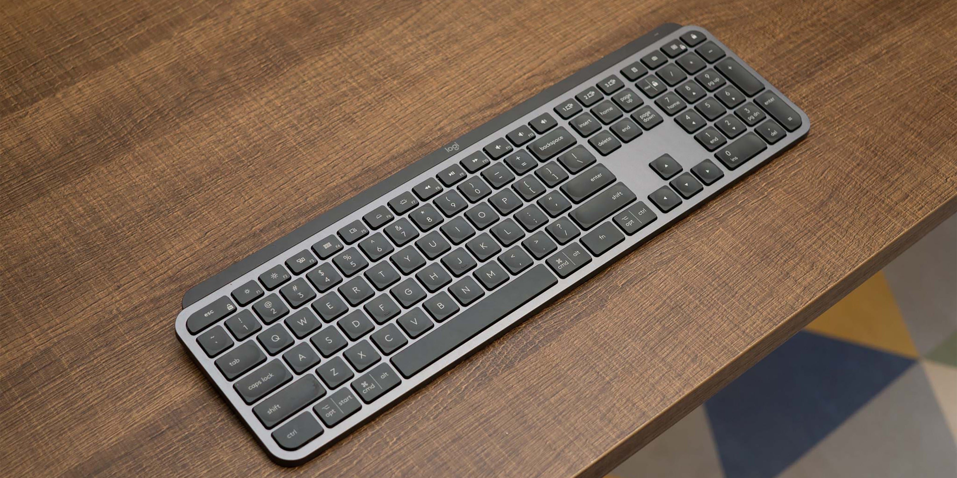 Bàn phím Logitech.