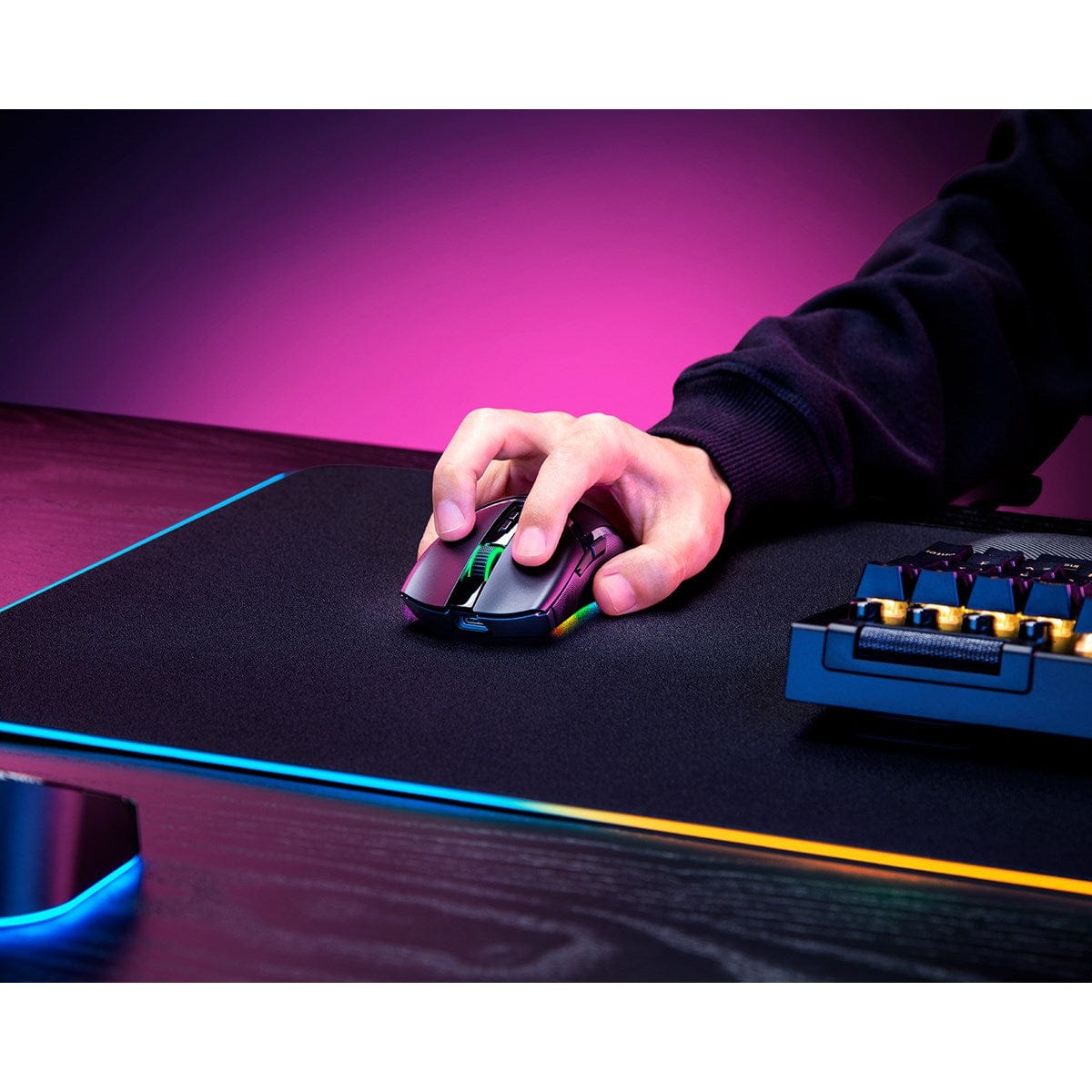 Chuột không dây Razer Cobra Pro.