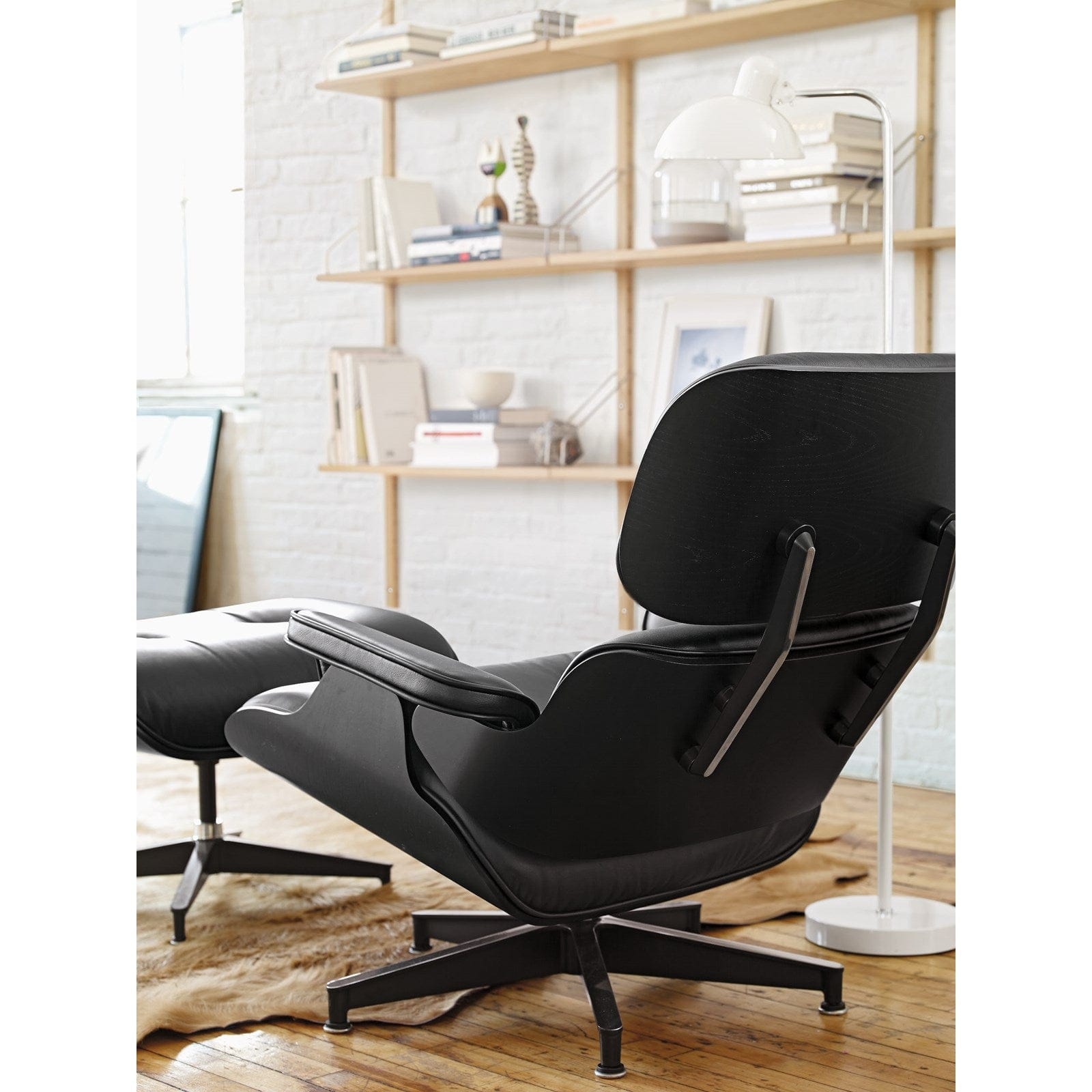 Ghế thư giãn cao cấp Herman Miller Eames Lounge & Ottoman.