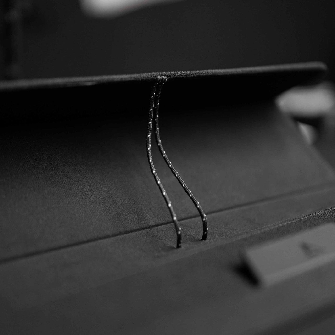 Túi đựng kiêm dựng laptop DeltaHub Formo - 3 in 1 Laptop Bag.