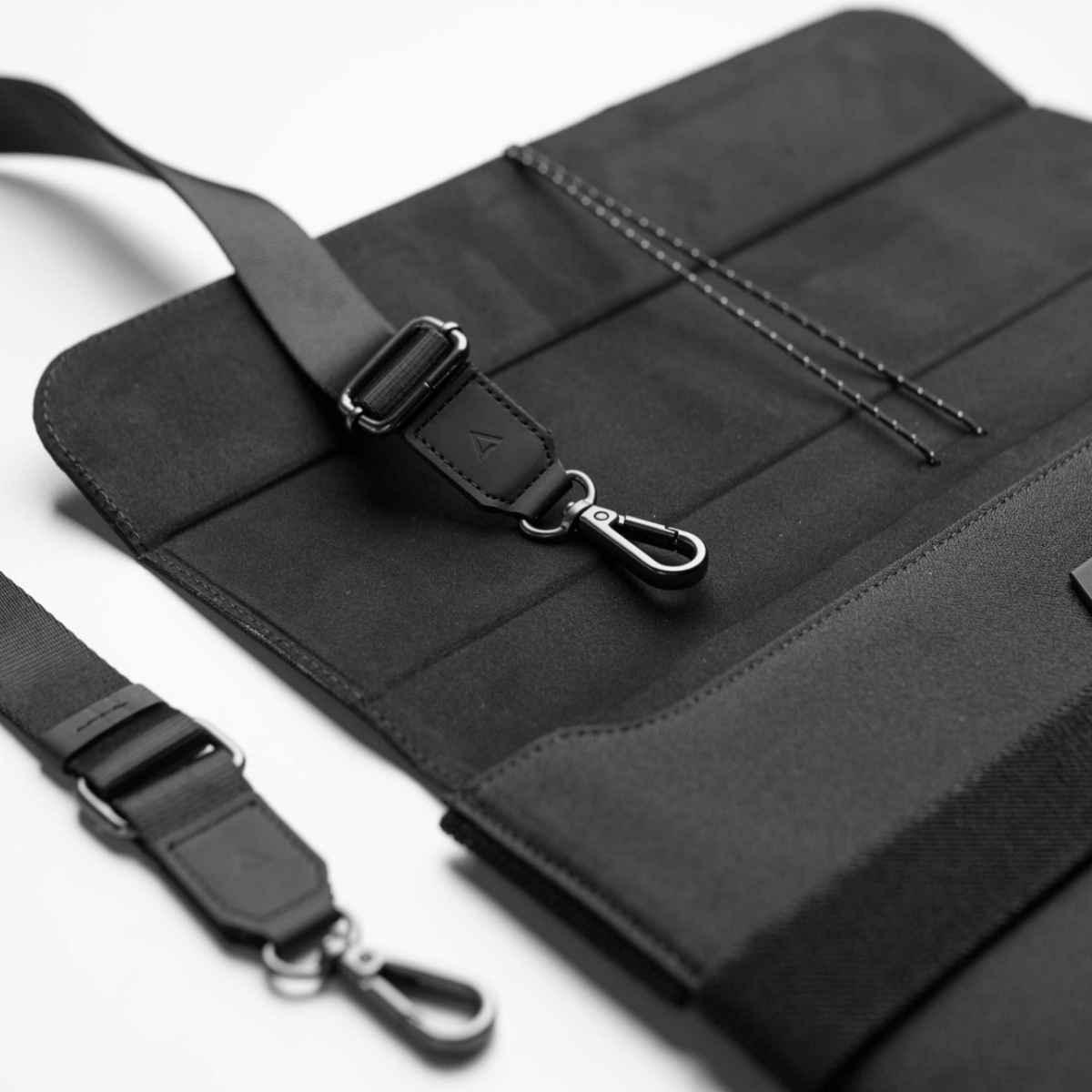 Túi đựng kiêm dựng laptop DeltaHub Formo - 3 in 1 Laptop Bag.