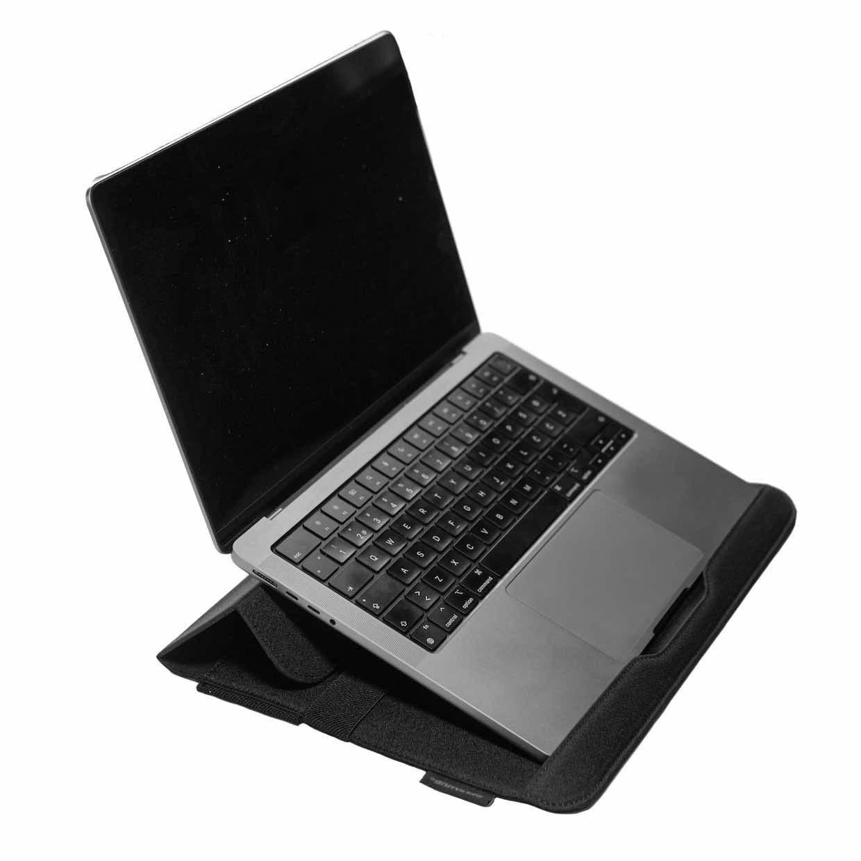 Túi đựng kiêm dựng laptop DeltaHub Formo - 3 in 1 Laptop Bag.