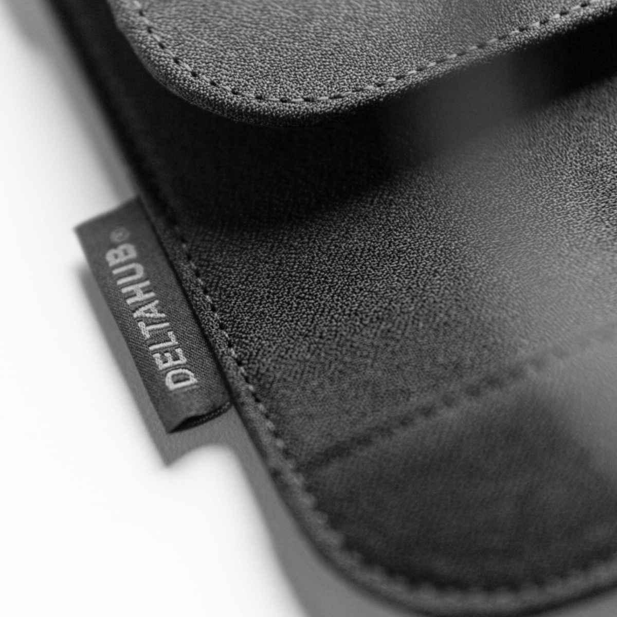 Túi đựng kiêm dựng laptop DeltaHub Formo - 3 in 1 Laptop Bag.